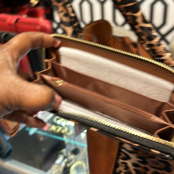 Leopard shoulder Handbag by Virago collection - Picture 3 of 15